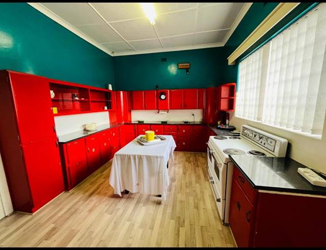 5 BEDROOM HOUSE FOR SALE IN LAKEFIELD